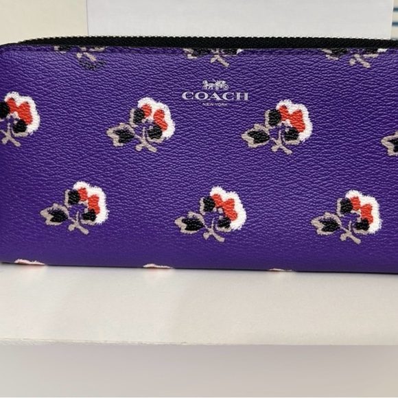 COACH NWOT ZIPPERED WALLET - Picture 3 of 3